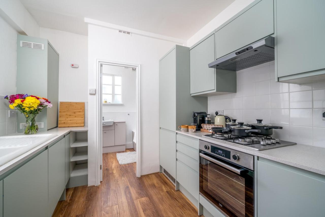 Bright West Hampstead Retreat Apartment Лондон Екстериор снимка
