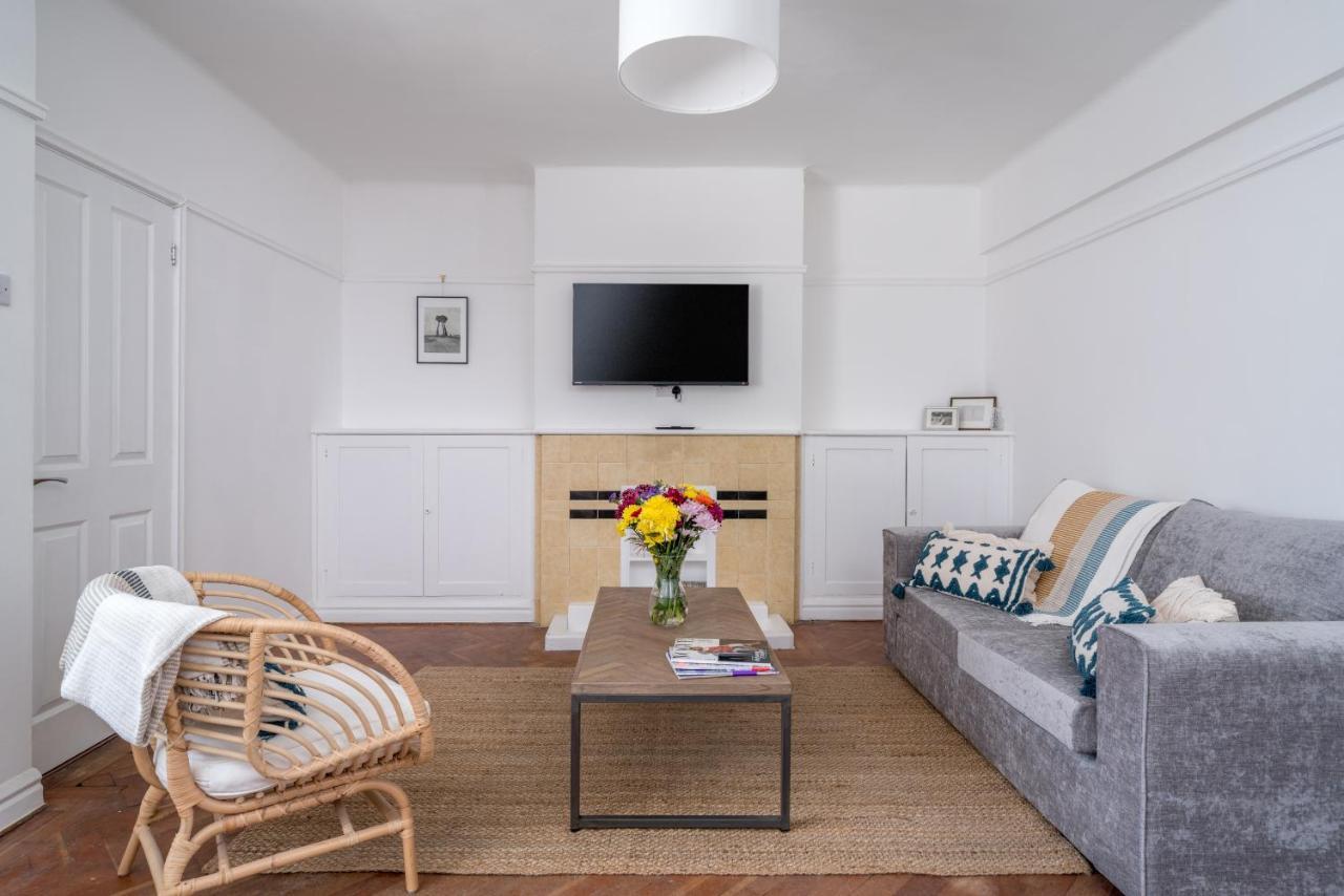 Bright West Hampstead Retreat Apartment Лондон Екстериор снимка